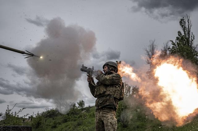 乌克兰多地爆炸，全境拉响防空警报！北约：俄乌冲突2025年也停不了